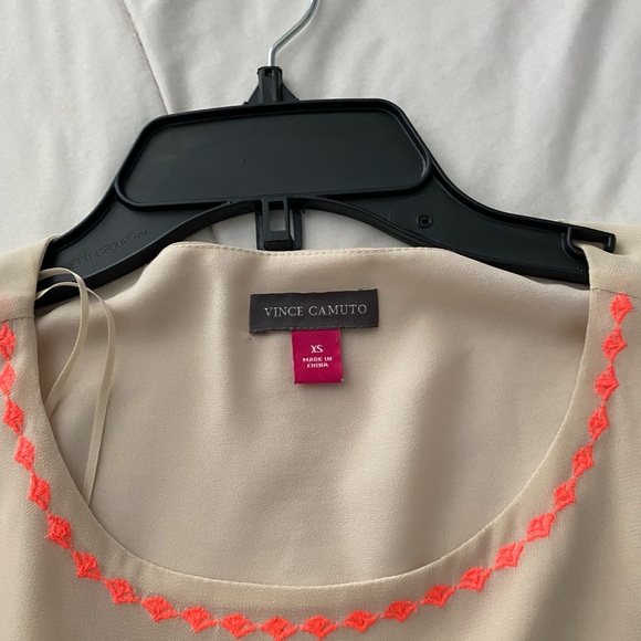 Vince Camuto Siky embroidered top - Picture 2 of 2